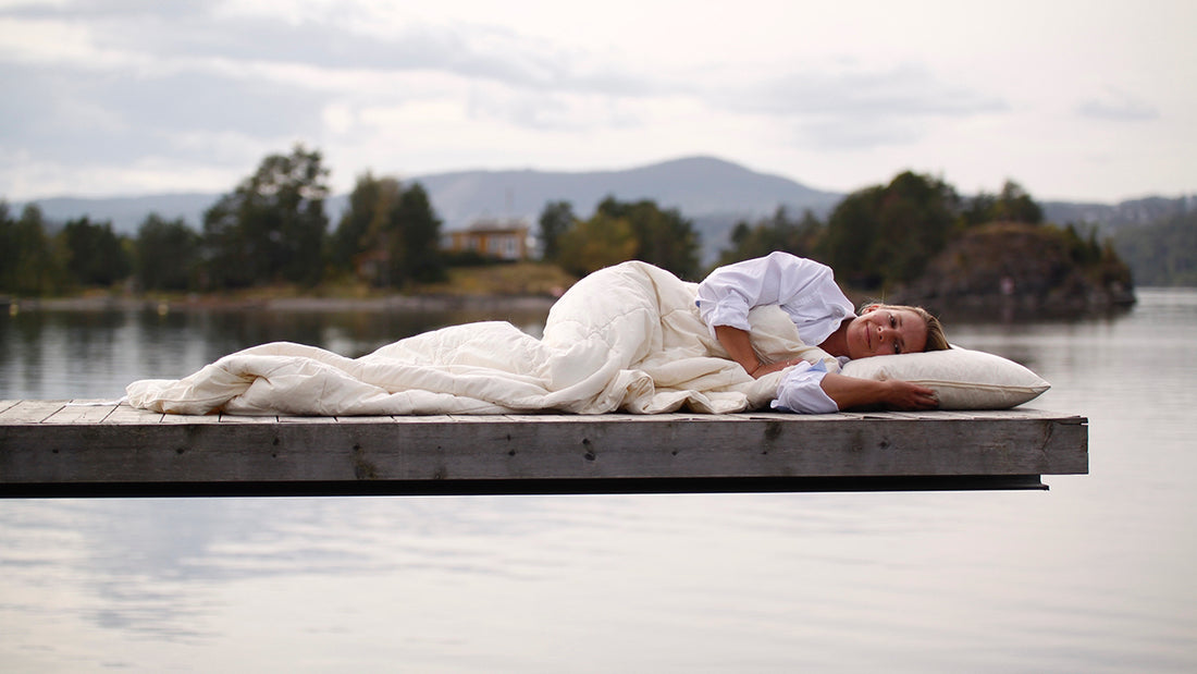 Betina sover på Coco-Mat seng av naturmaterialer