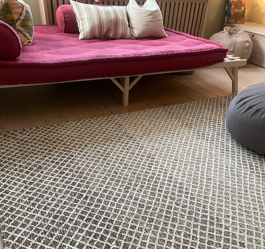 Gray grid