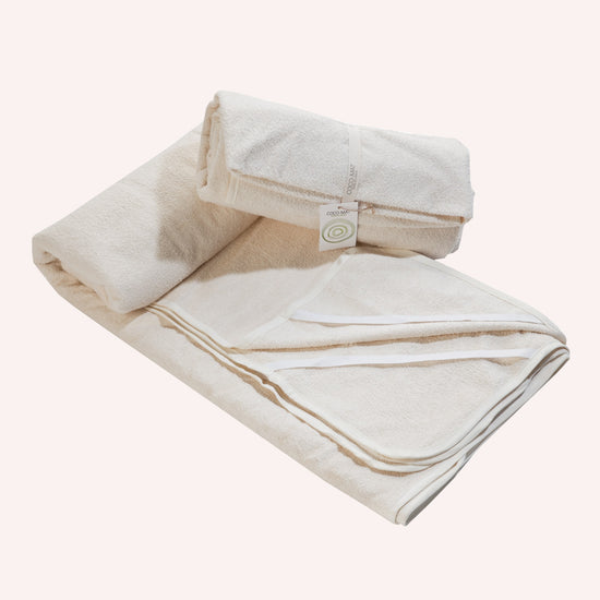 Beskyttelses laken i bomull sørger nemlig for at madrasser bestående av naturlige materialer får puste og bevarer et sunt sovemiljø.
